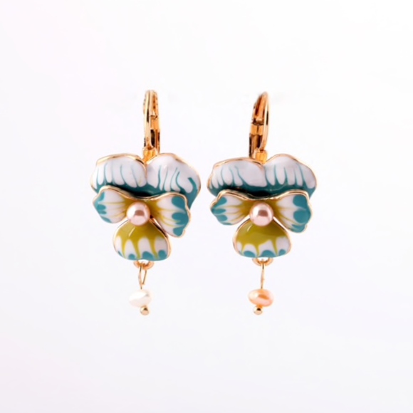 AMLA Jewelry - FLORAL PEARL EARRING NWT